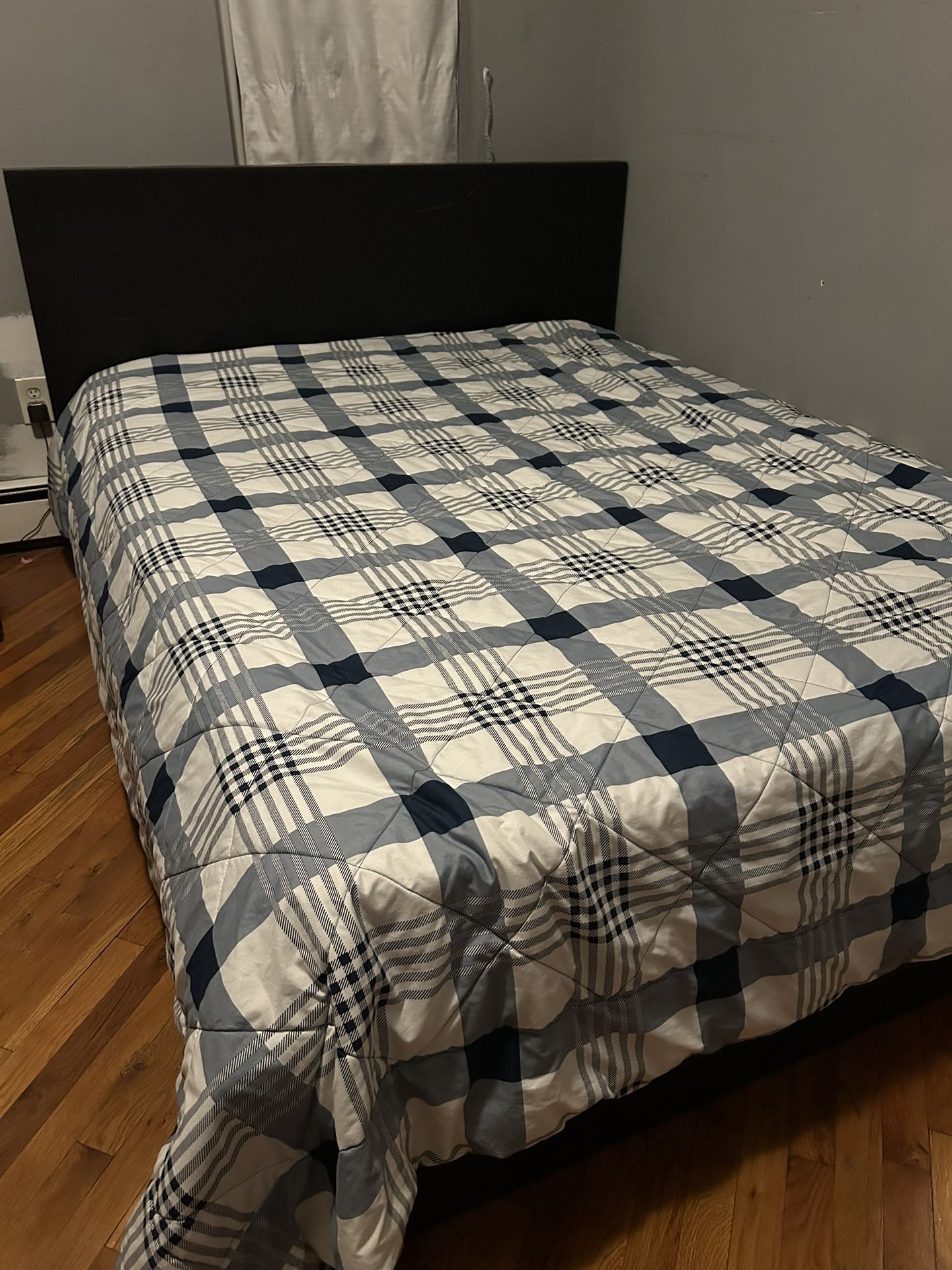 Queen Sized Bed Frame And Mattress