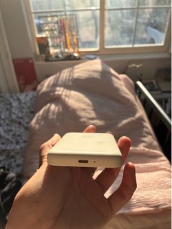 Apple portable magnetic charger