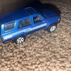 Matchbox 2010 Multi-Pack Exclusive ’85 Toyota 4Runner (Dark Blue