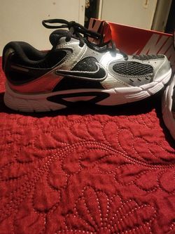 Nike P-6000 Metallic Silver/Black | Like New | Worn Once | Size 5.5Y (Women's 7) 🔥
