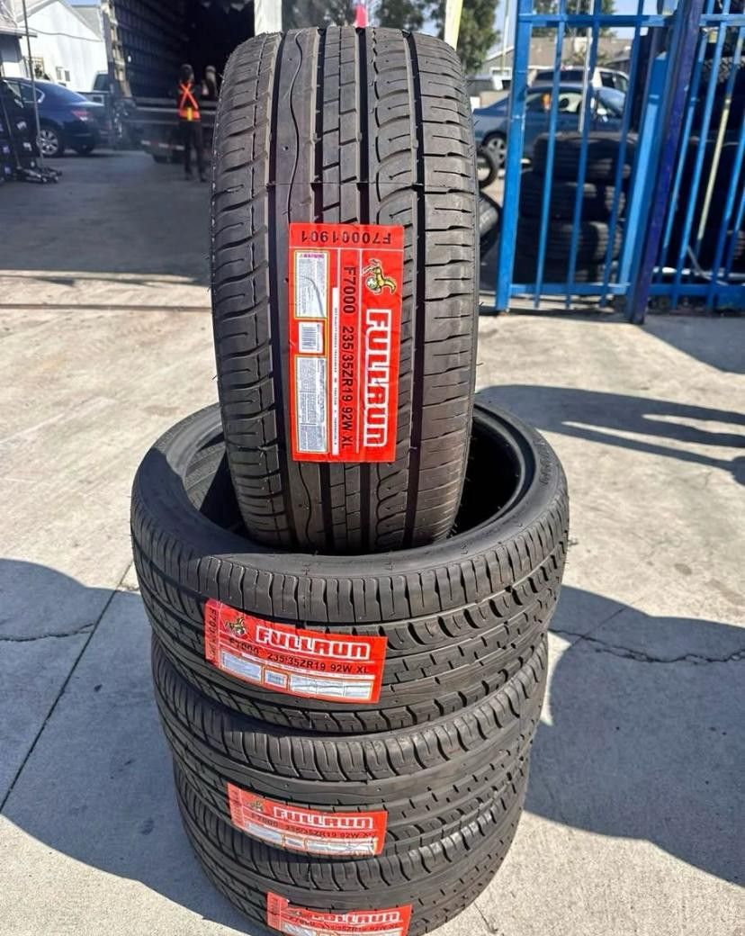 235/35ZR19 Fullrun Set Of 4 New Tires 