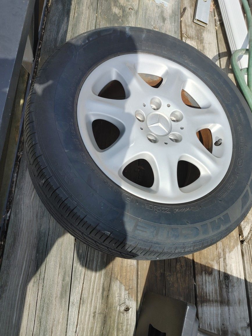 2002 Mercedes S-Class 430 OEM Rim 235/ 60/16 Michelin