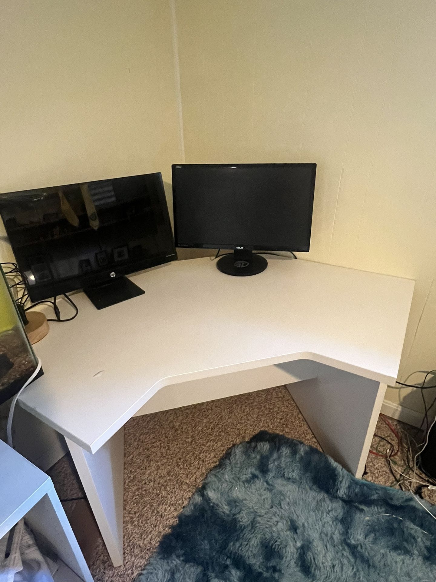 White Corner desk