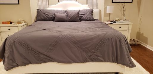 Grey comforter