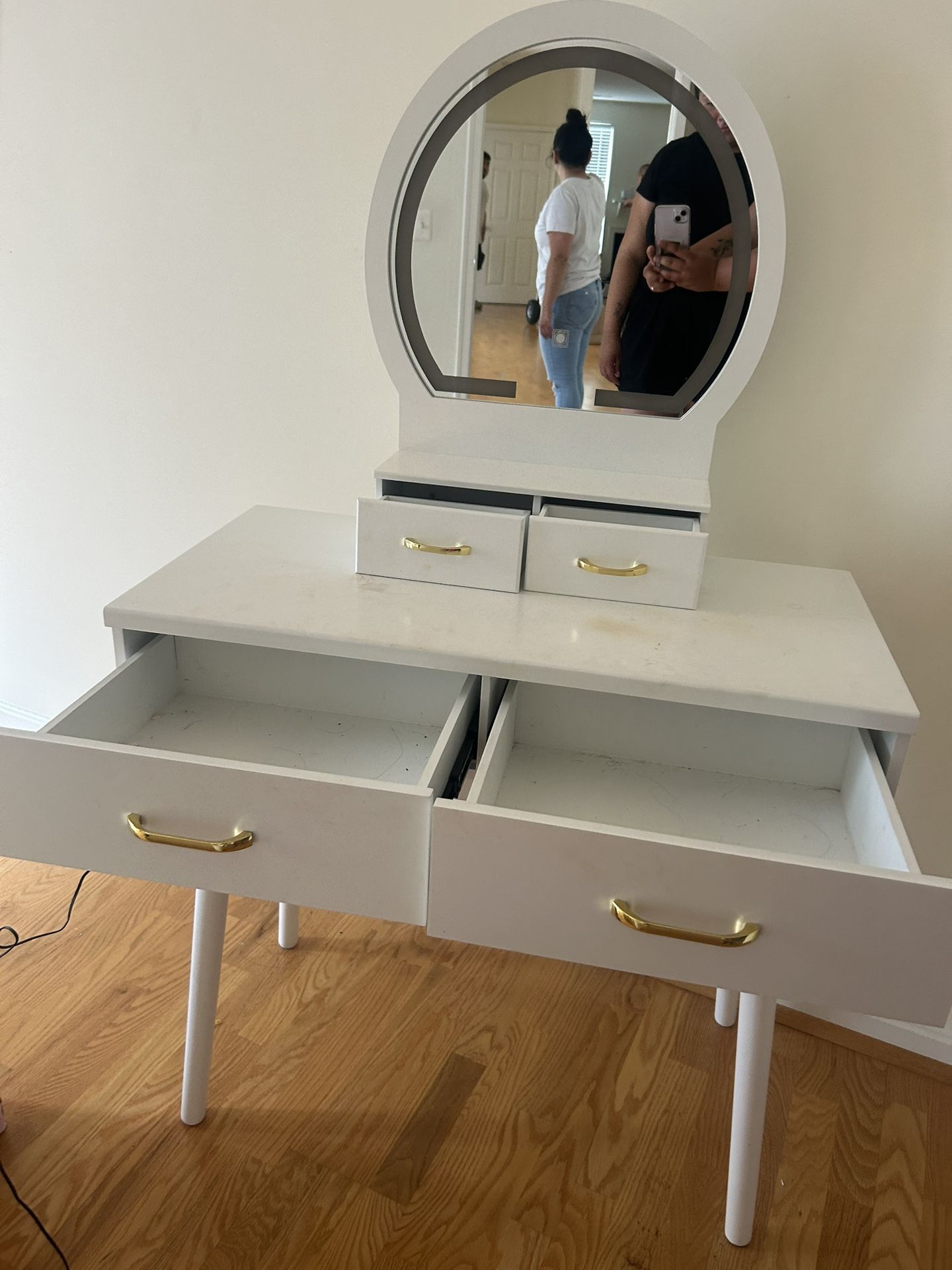 Makeup Vanity With Mirror