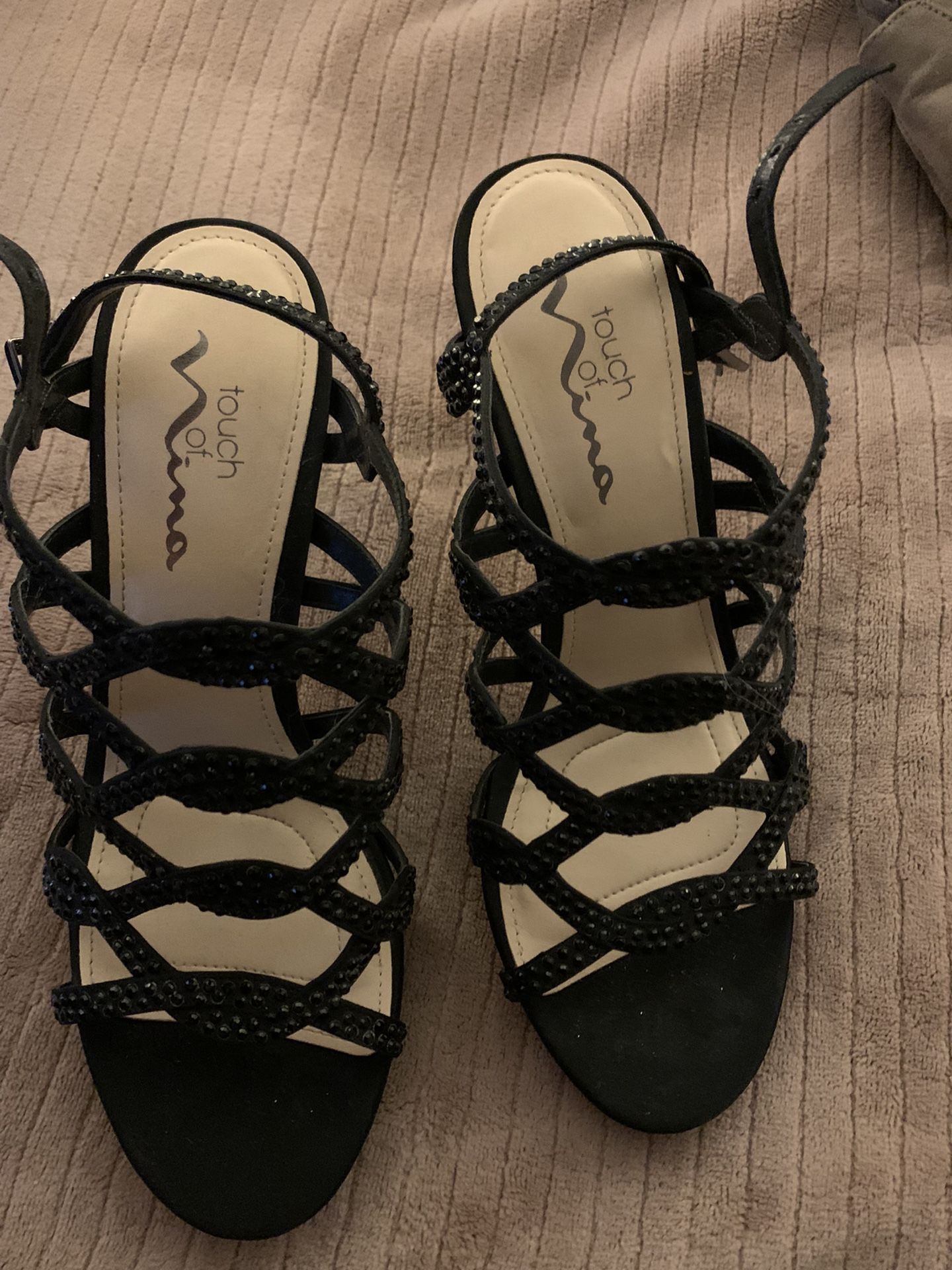 Beautiful black heels with a little shimmer size 8