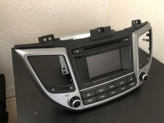 Hyundai Tucson factory radio and dash kit