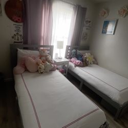 2 Twins Beds With Mattress 