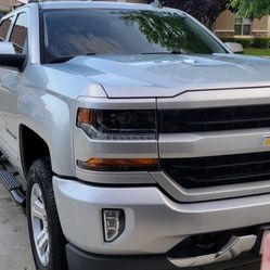 2018 Chevy Silverado Z71 4x4 Crew Cab