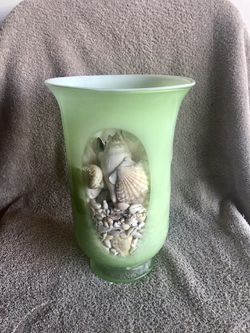 Beautiful glass vase fuller seashells