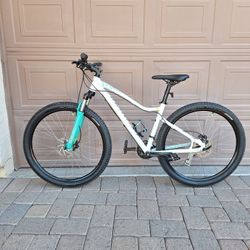 SPECIALIZED JYNX 27.5 INCH MOUNTAIN BIKE LIKE NEW ( MEDIUM) CHECK MY OTHER BIKES 