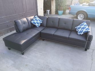 Black Leather Sectional Sofa with Chaise