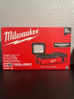 Milwaukee M12 Packout Flood Light