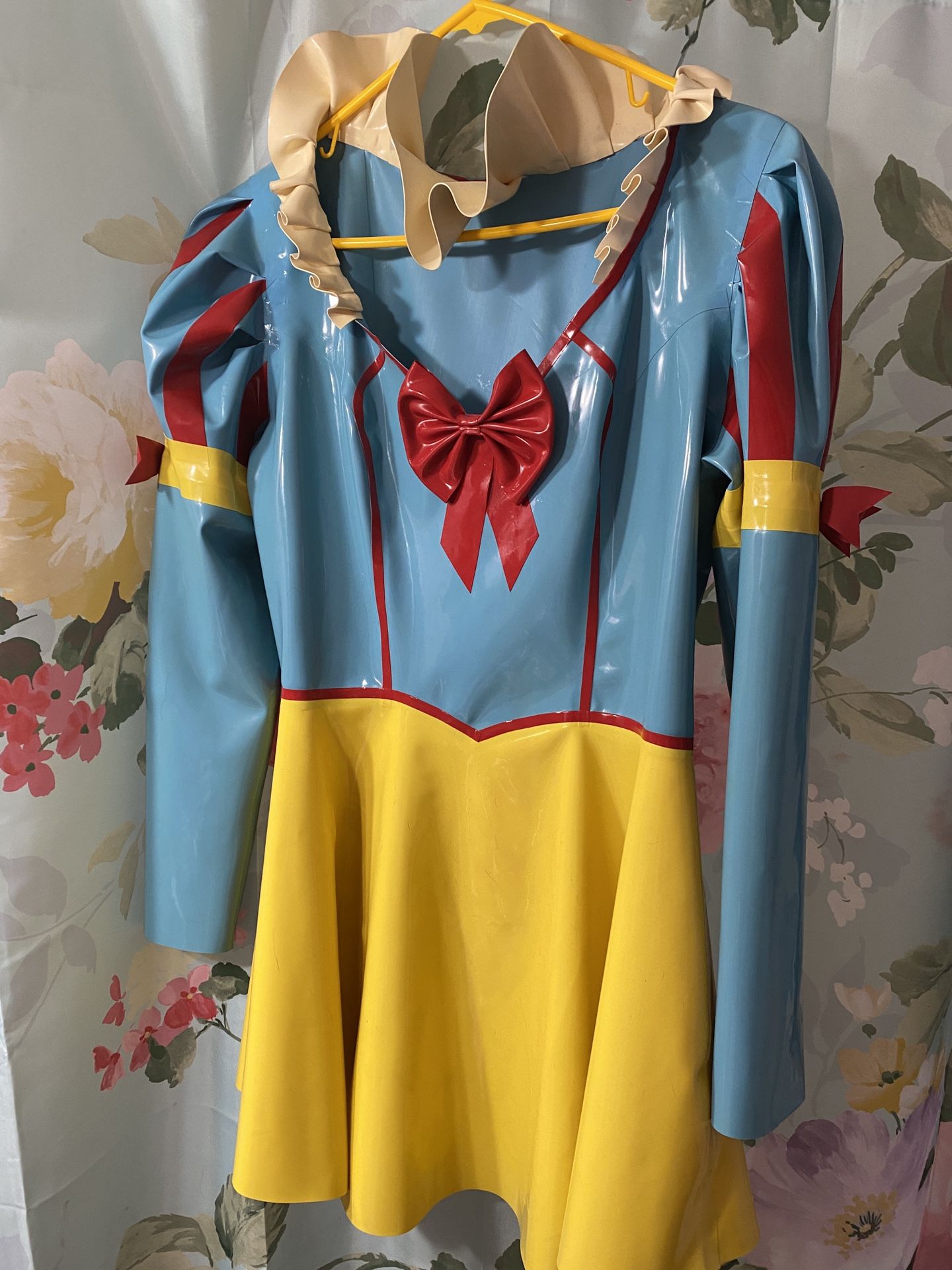 Latex Snow White oufit