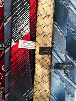 Assorted collection of beautiful 10 men’s neck ties different patterns $5 each