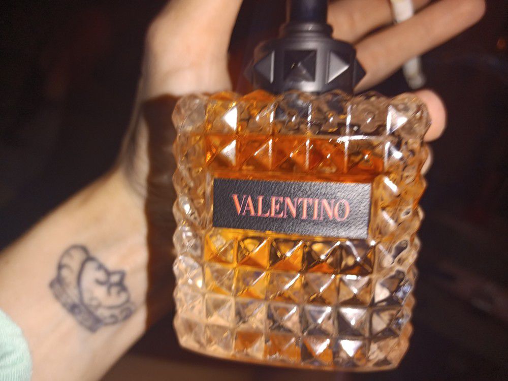 Valentino Donna Born In Roma Eau de Parfum 3.4 Oz/ 100 Ml for Sale in Las  Vegas, NV - OfferUp