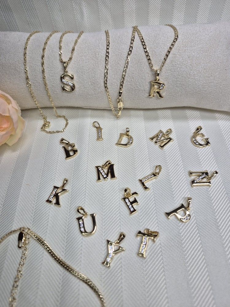 Initial Charm With Chain 25$ 14K Gold Laminated Hypoallergenic Waterproof Non Tarnish Exelent Quality