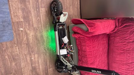 Solar Electric Scooter one of the brushless controllers is broken but you can find one online for 95$ or less the scooter doesn’t turn on because it d