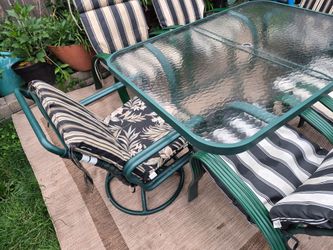 Outdoor Patio Dining Table and 6 Chairs.
