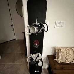 Burton snowboard (159) with bindings and Boots (9.5) for Sale in Ripon, CA  - OfferUp
