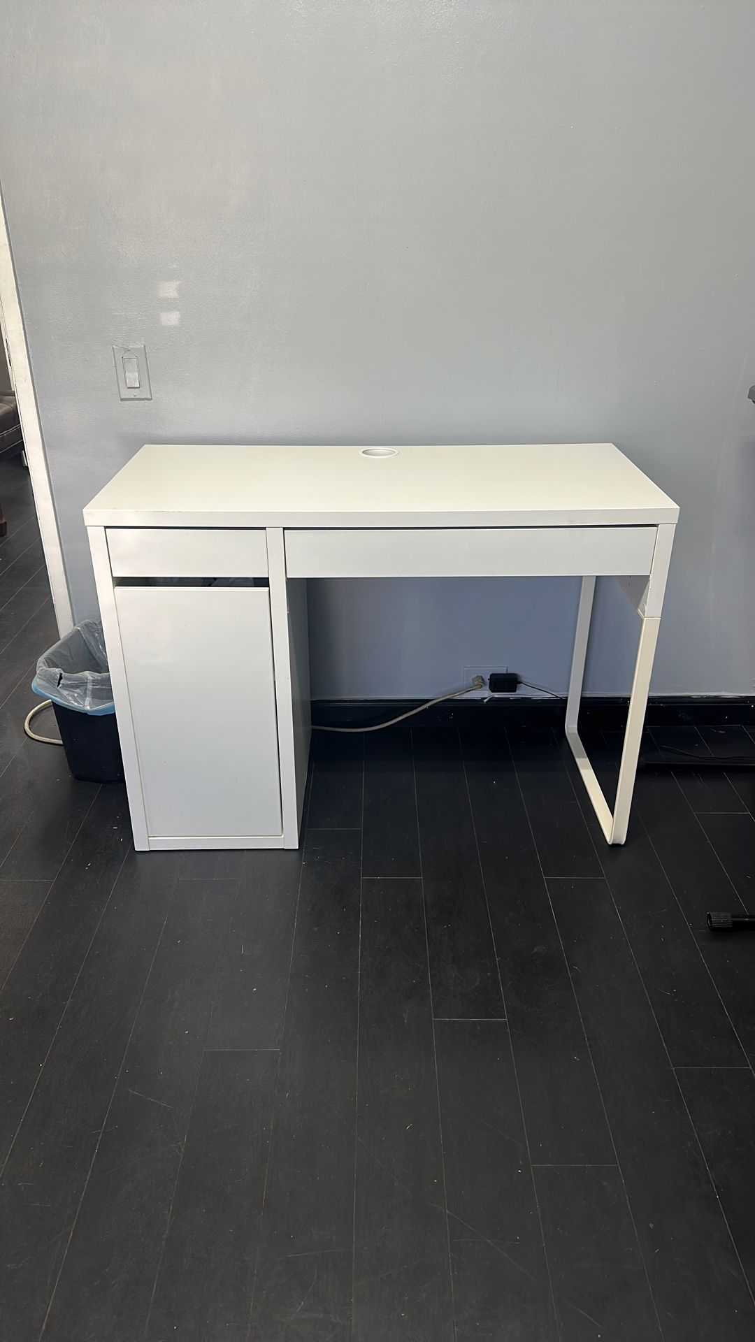 White Small Office Desk