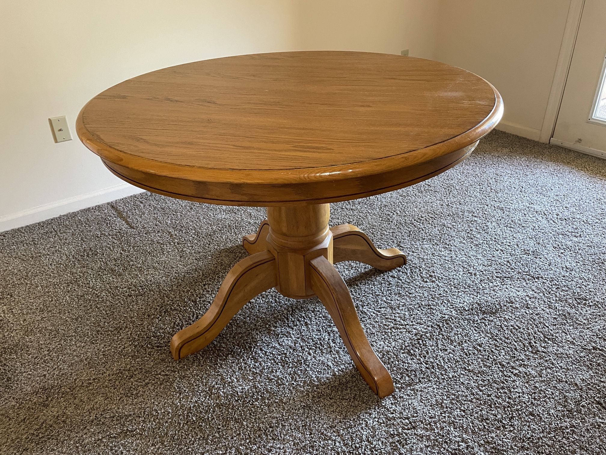 Round Kitchen Table And Chairs