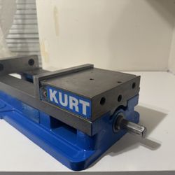 Kurt Manual Vise, 6″ w/ 8.8″ opening – D688