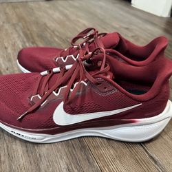 Nike air zoom maroon size 12 running training shoes