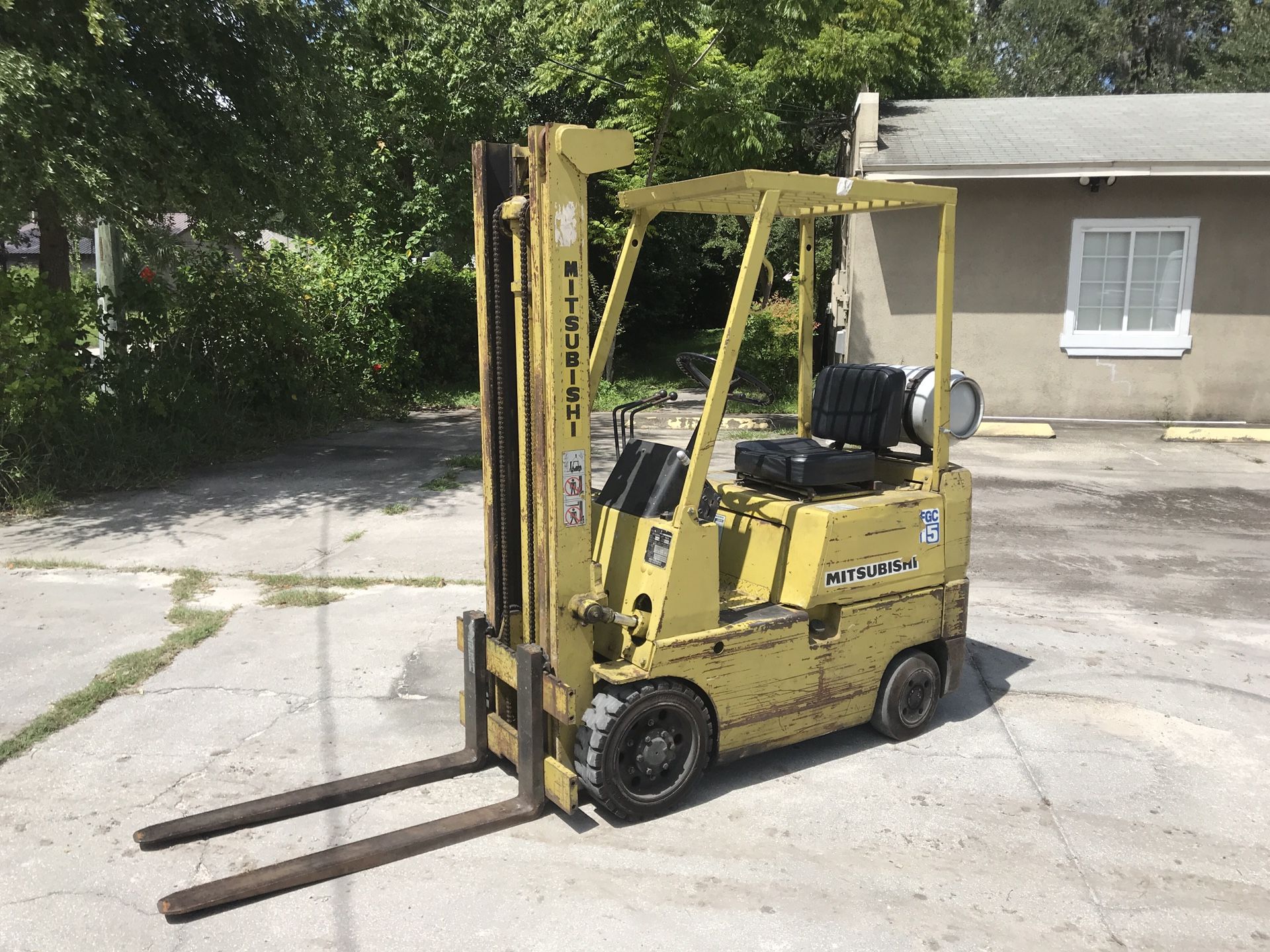 Mitsubishi forklift. 3000 lbs. ready to work