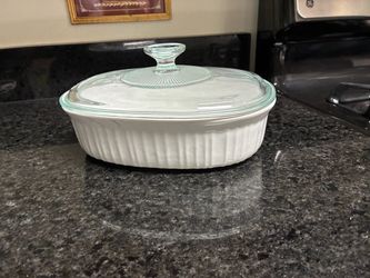 White Oval CorningWare Casserole Dish with Glass Lid