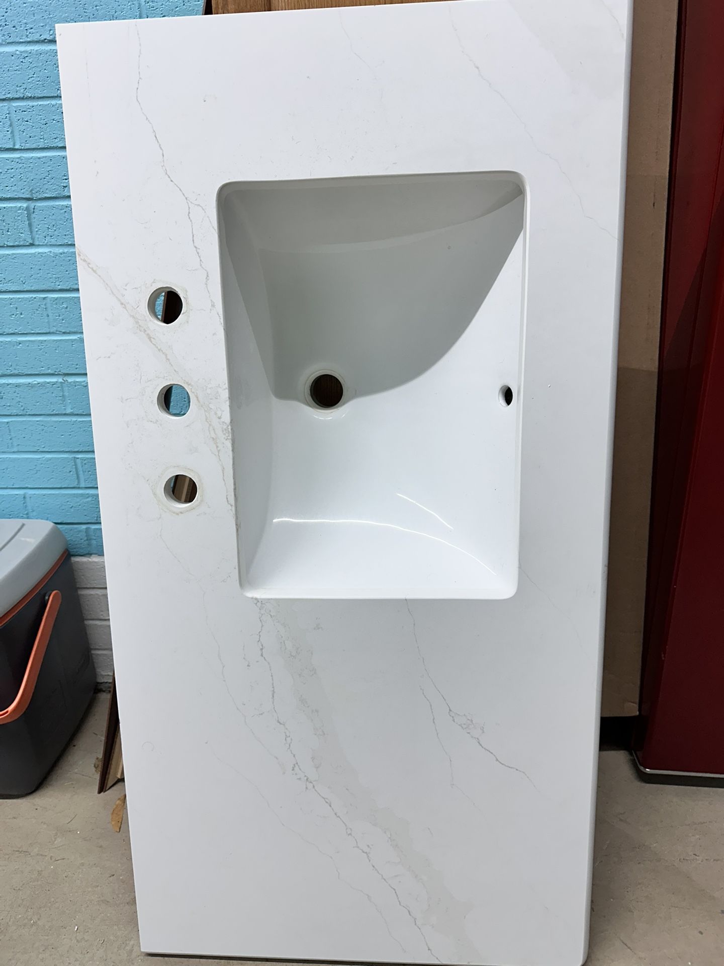 Quartz counter with sink