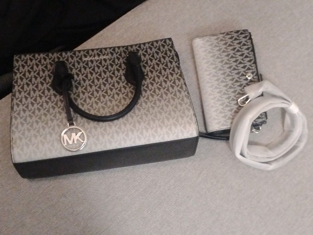 Michael Kors Purse/Wallet