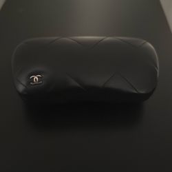 Chanel Woman Sunglasses (Send Offers)