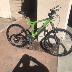 GT Full Suspension Mountain Bike XCR2000