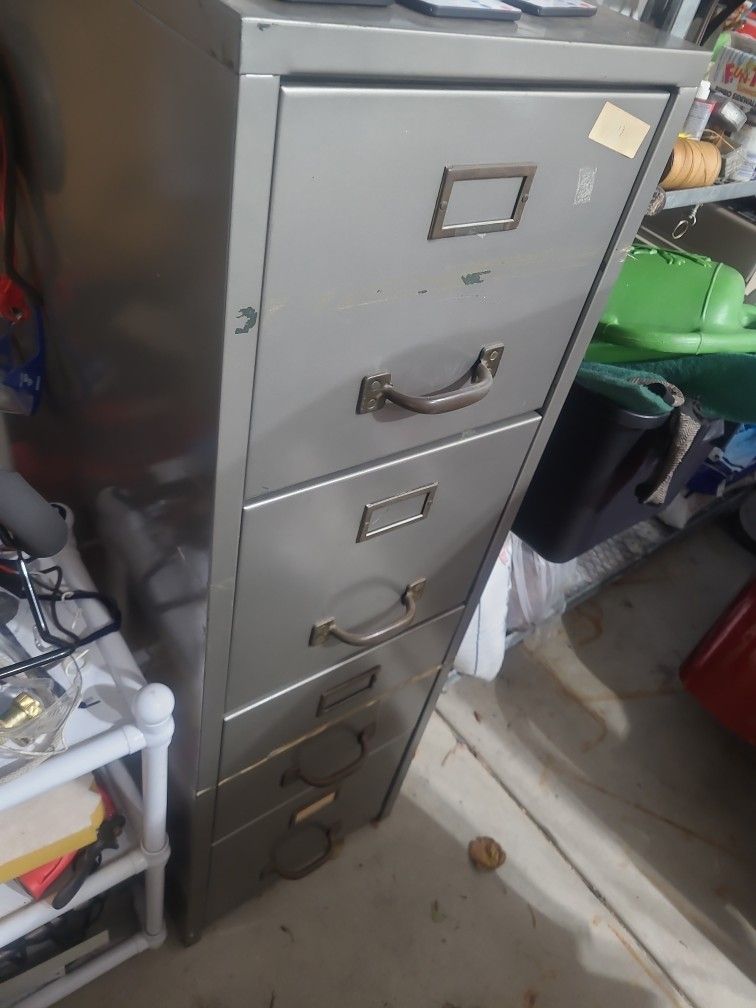 File Cabinet - 4 Deep Drawers