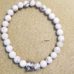 Howlite bracelet with crown for women