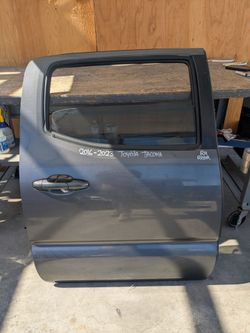 2016-2017-2018-2019-2020-2021-2022-2023 TOYOTA TACOMA REAR RIGHT DOOR OEM USED #10536