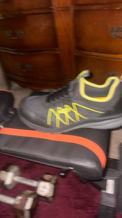 Keen steel toe shoe size 13 never been worn