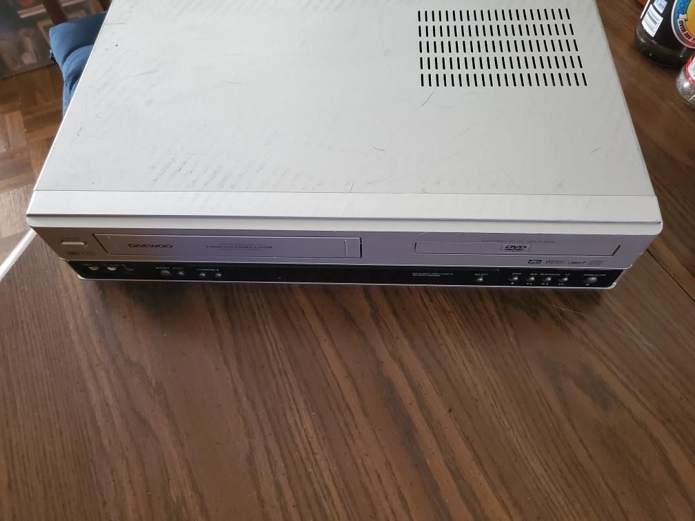Daewood dvd vhs combo recorder