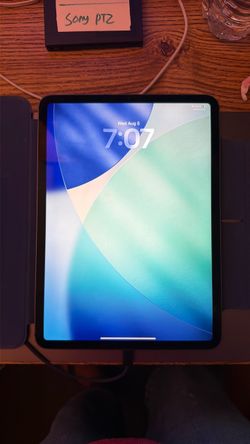 iPad Pro (2nd Generation) (with Apple Pencil Included)