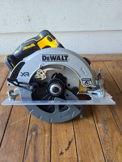 DEWALT

20-Volt MAX 7-1/4 in. Cordless Circular Saw (Tool Only) !!!NEW!!!