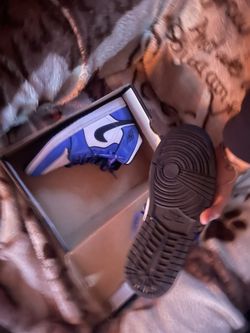 Jordan 1 Signal Blue 8.5 