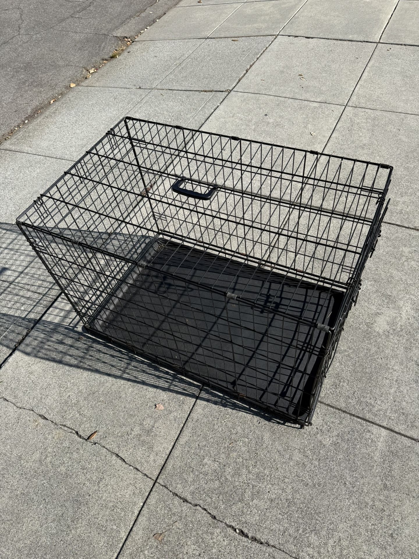Metal Pet Cage/ Dog Cage In Good Condition. 36” X 20” X 22” pick up in Pasadena