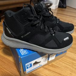 Brand New Columbia Women’s Bethany Mid Hiking Boots