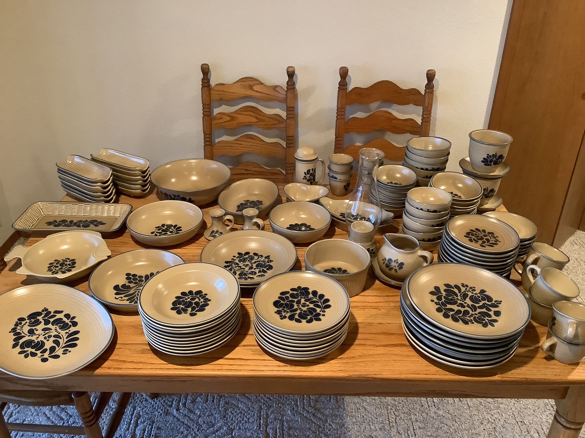 Pfaltzgraff - Folk Art Dinnerware Set (113 Pieces)