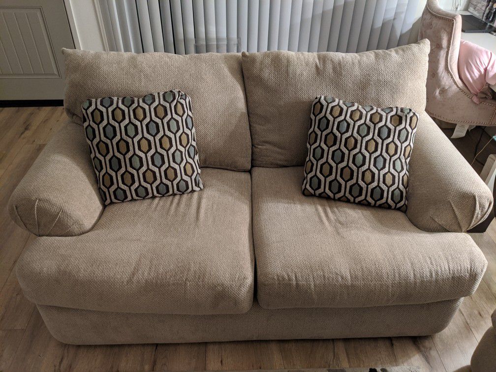 MUST GO BY FRIDAY: Loveseat Couch