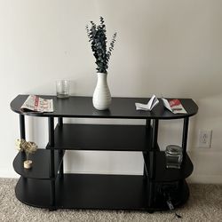 Tv/Entertainment Stand