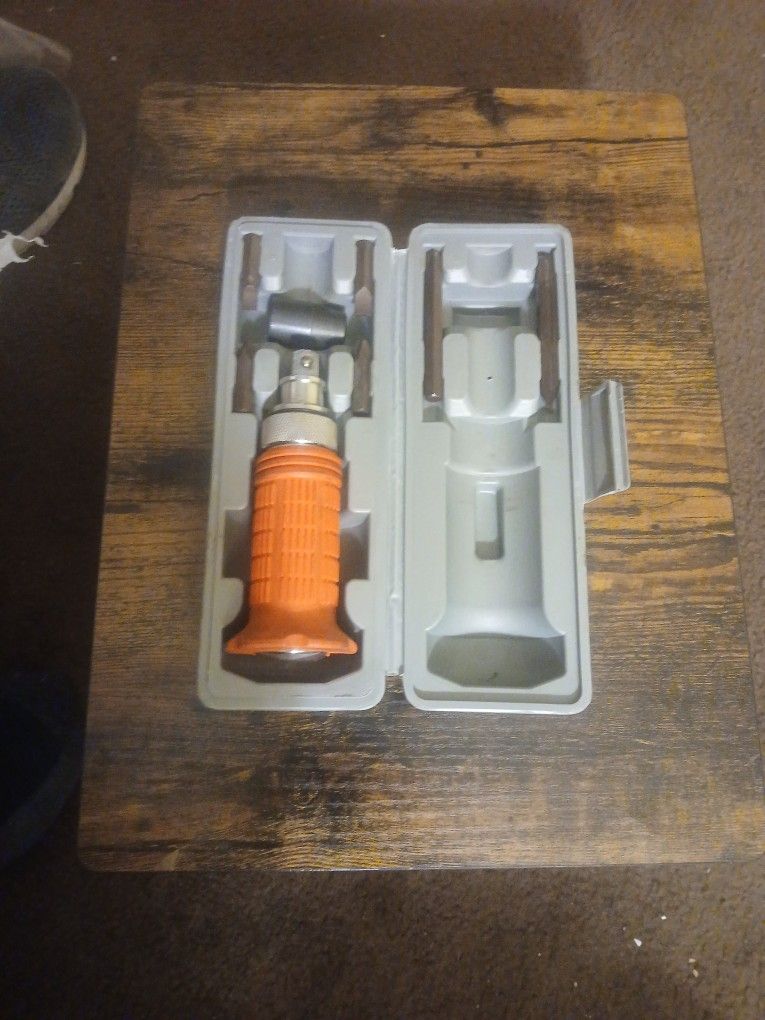 Impact hammer, screwdriver.