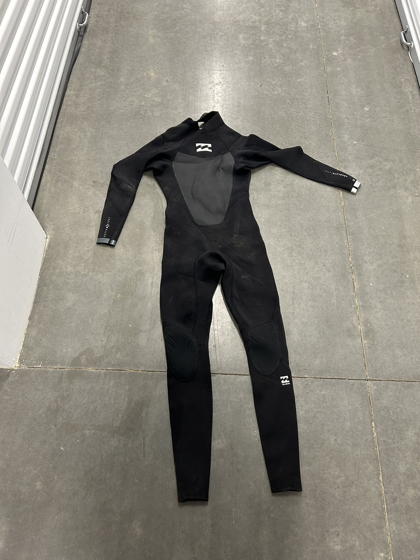 Billabong Wetsuit 3/2 absolute Series USED ONCE. Sports & Outdoors