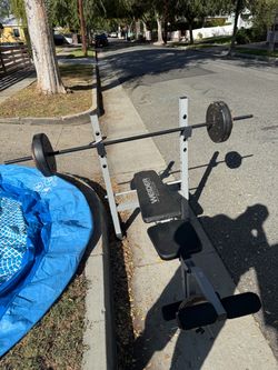 Weider Platinum Standard Weight Bench with Fixed Uprights and Integrated Leg Developer INCLUDES BAR AND WEIGHTS!!